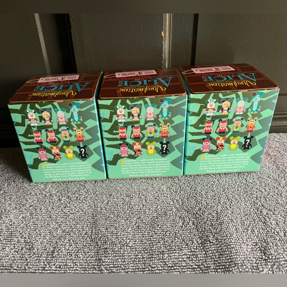 Disney Vinylmation - 3” surprise Alice In Wonderland - new in box - never opened - Picture 2 of 4